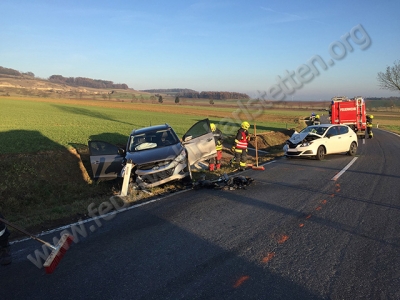 Verkehrsunfall mit drei beteiligten Fahrzeugen – schwerer Sachschaden/verletzte Fahrzeuginsassen