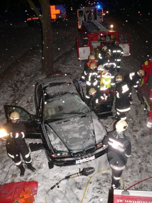 Verkehrsunfall mit eingeklemmter Person vor Obermamau