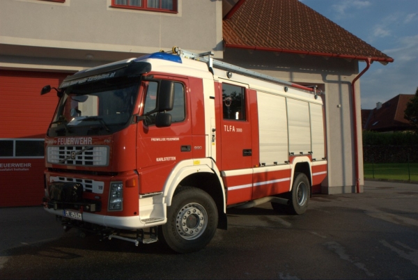 TLFA-3000 vor der Einsatzzentrale