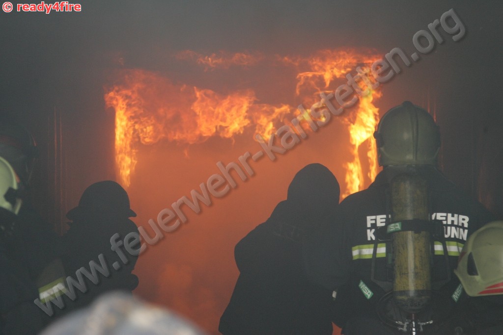 Drei Karlstettner bei Echtfeuerausbildung in Deutschland